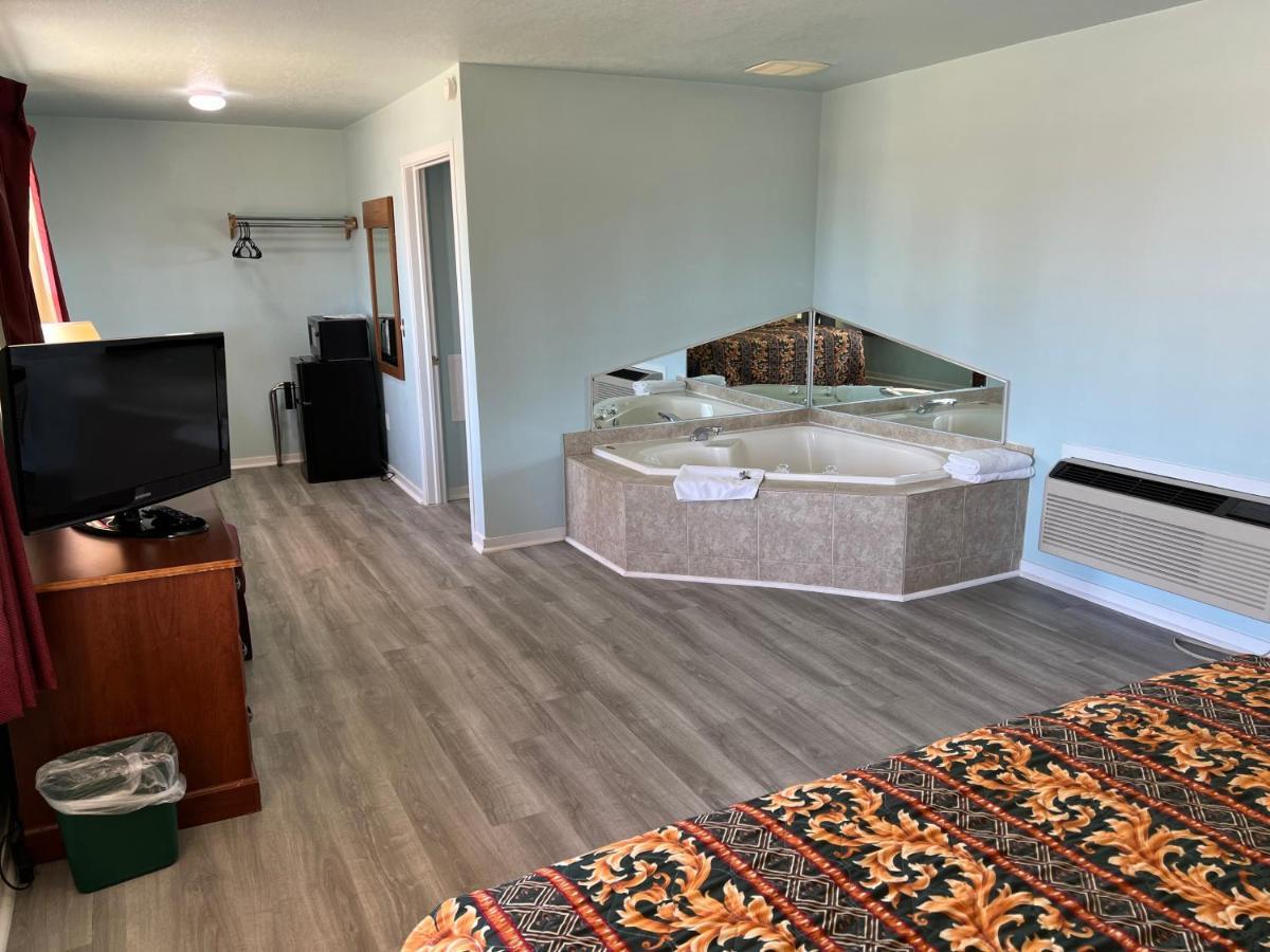 Crow's Nest Motel 2*